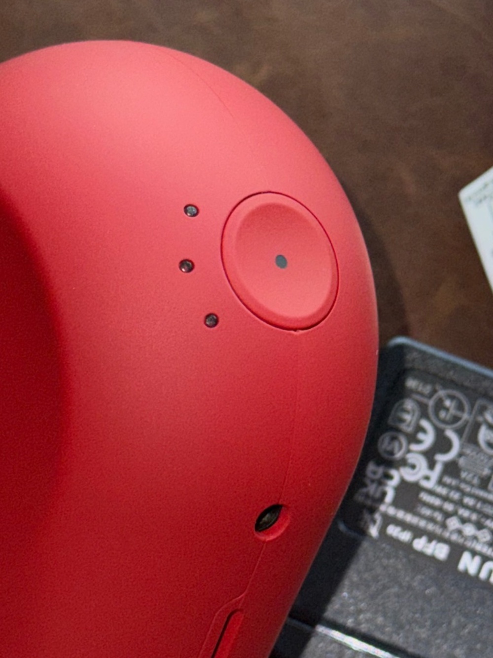 Theragun Mini | Limited Edition (PRODUCT) RED - Picture 6 of 14